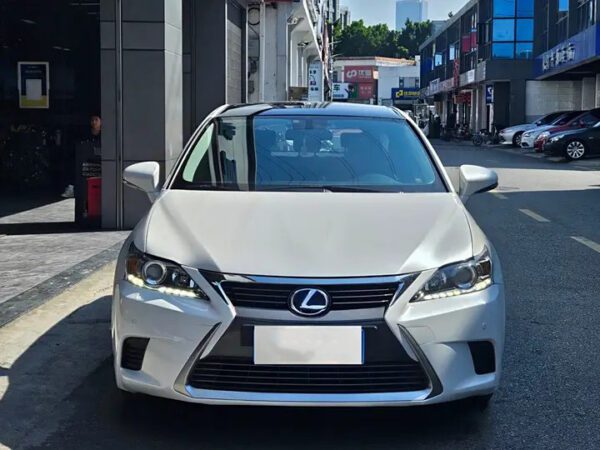 Lexus CT200h