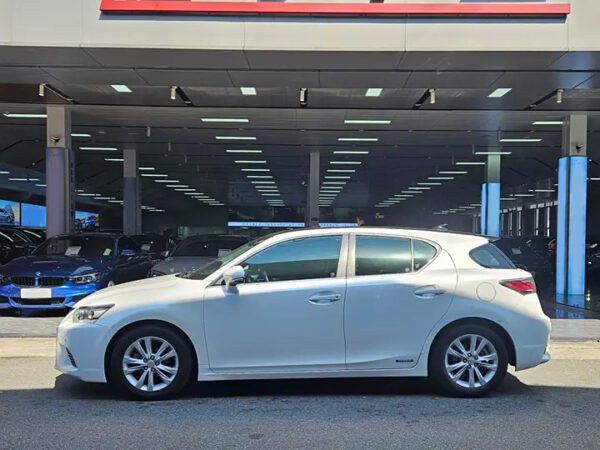 Lexus CT200h