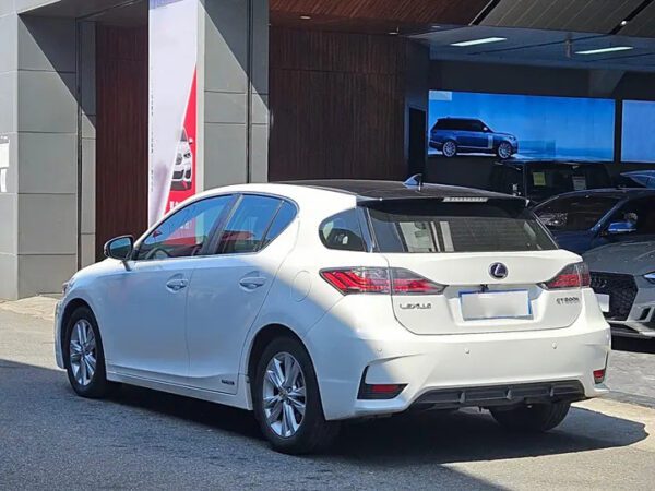 Lexus CT200h