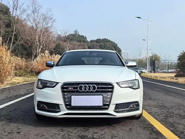 2012 Audi S5 with white color