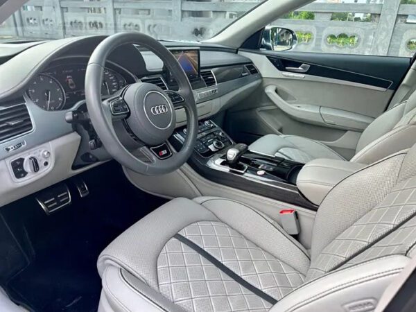 Audi S8