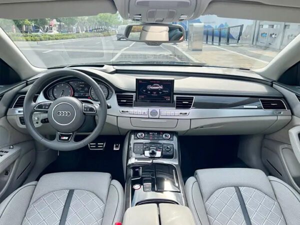Audi S8