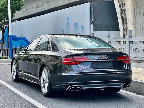 Audi S8