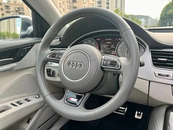 Audi S8