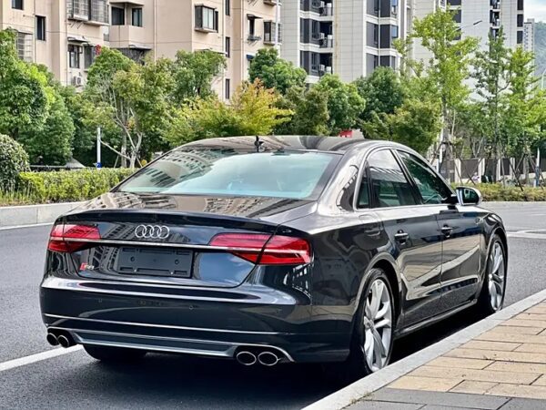 Audi S8