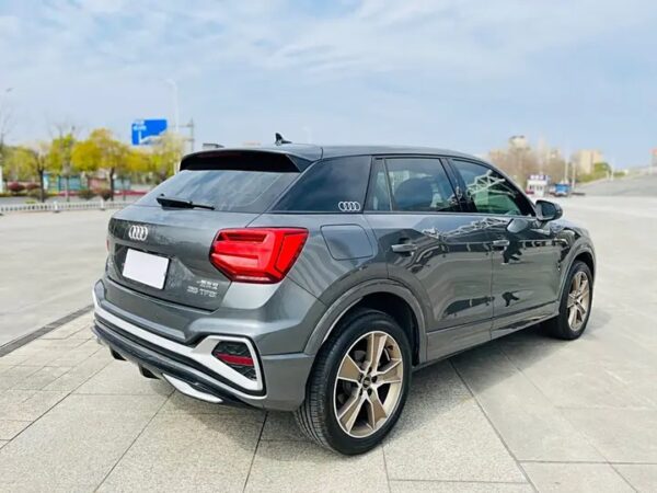 Audi Q2L