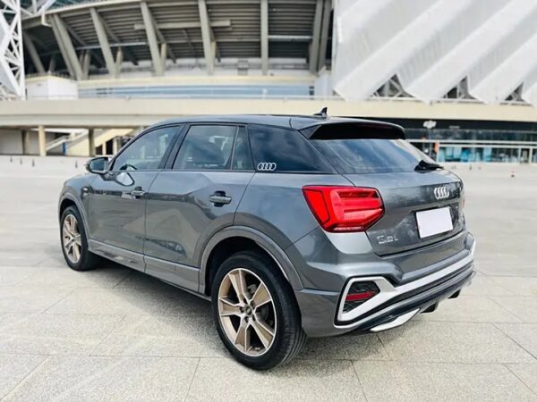 Audi Q2L