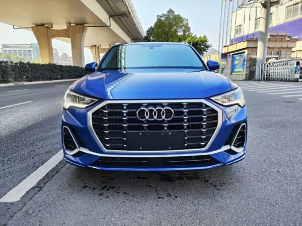 The used car 2020 Audi Q3 1.4L 35 TFSI with blue color