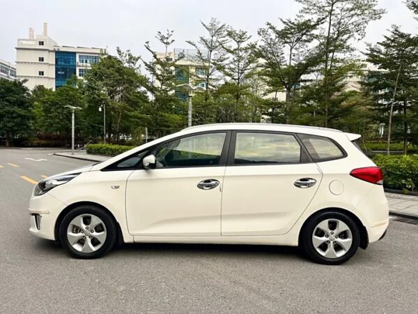 kia carens