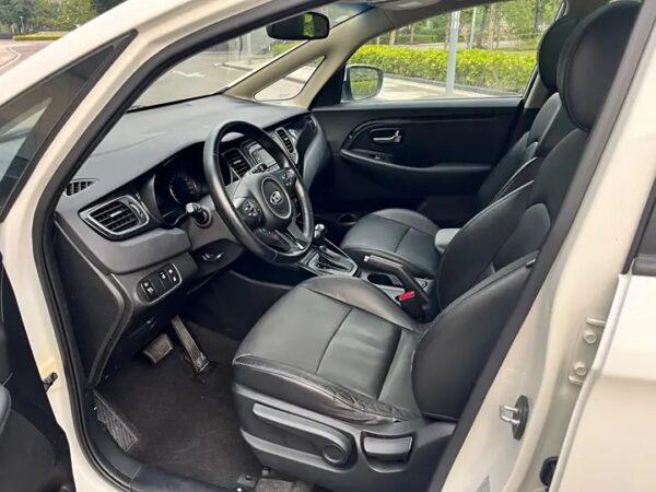kia carens