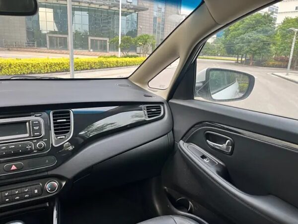 kia carens