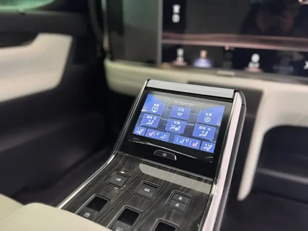Lexus LM