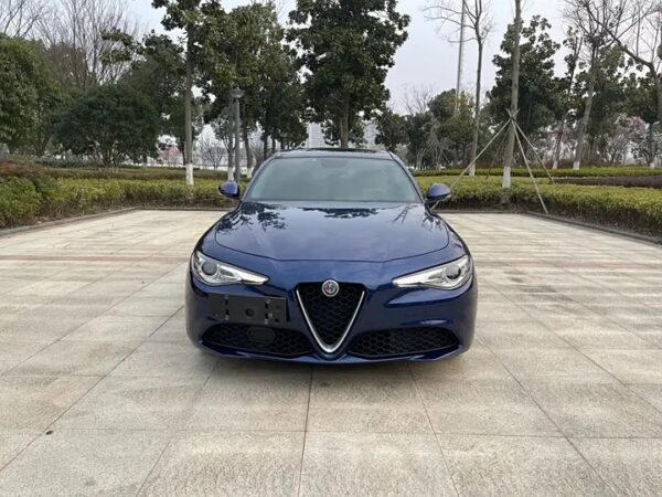 The used car 2017 Alfa Romeo Giulia 2.0T with blue color