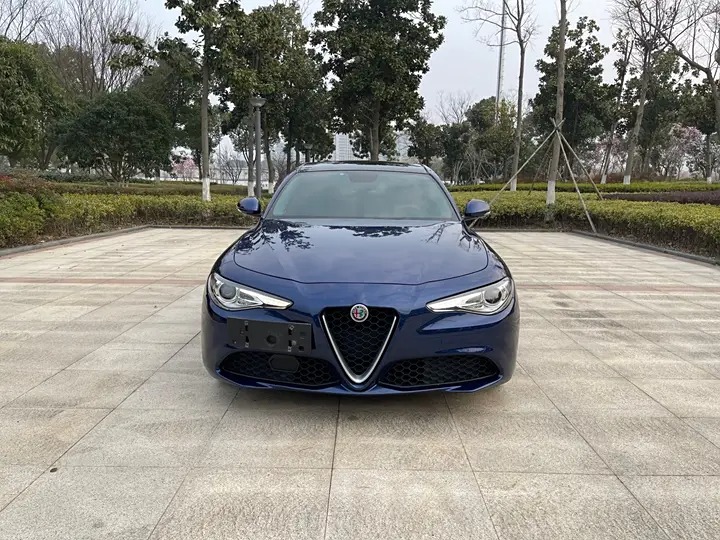 2017 Alfa Romeo Giulia 2.0T 200HP