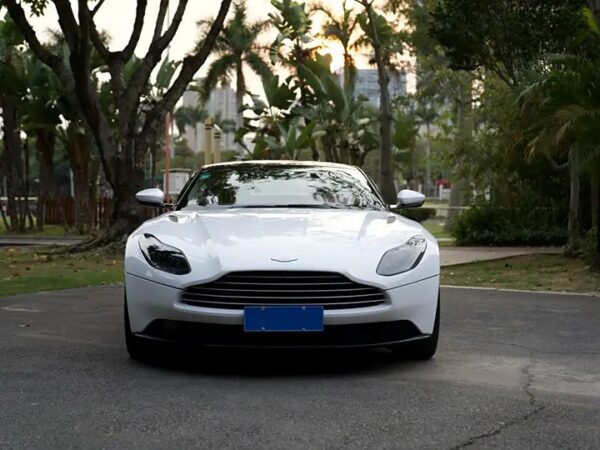 Aston Martin DB11
