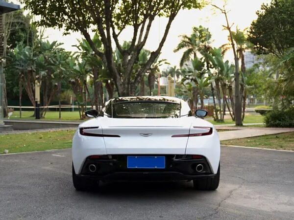 Aston Martin DB11