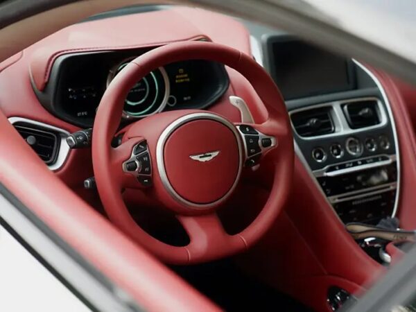 Aston Martin DB11