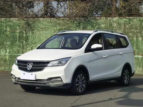 The used car BAOJUN 730 with white color