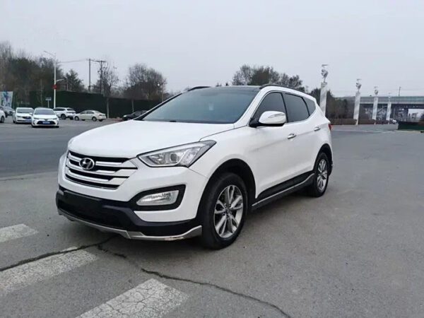 The Used car 2013 White Hyundai Santa Fe IMP for sale.