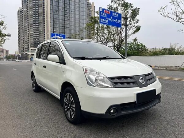 nissan livina