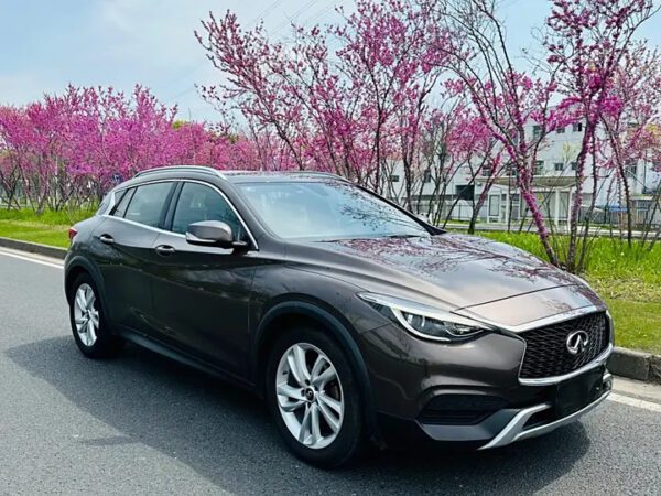 Infiniti QX30