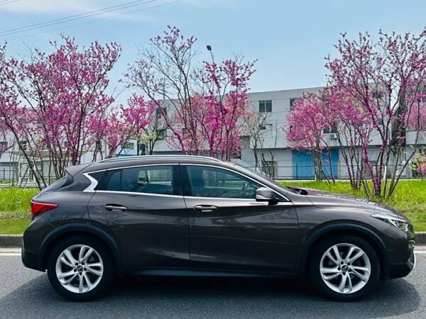 Infiniti QX30