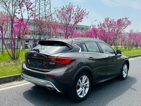 Infiniti QX30