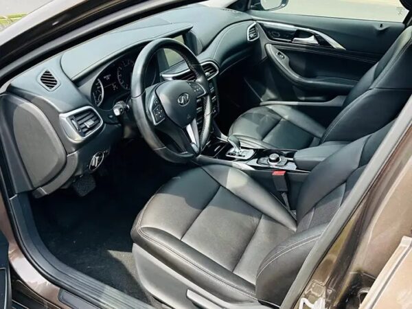 Infiniti QX30