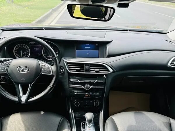 Infiniti QX30