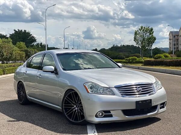Nissan fuga