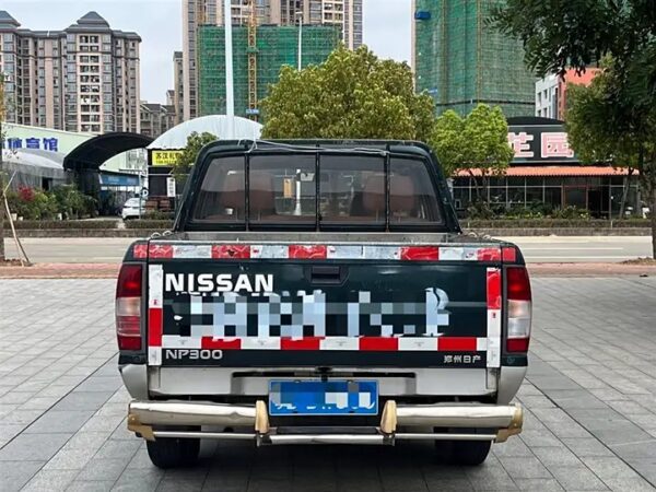 Nissan D22