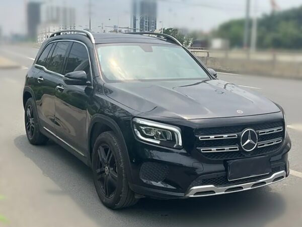 The used car Mercedes-Benz GLB with black color