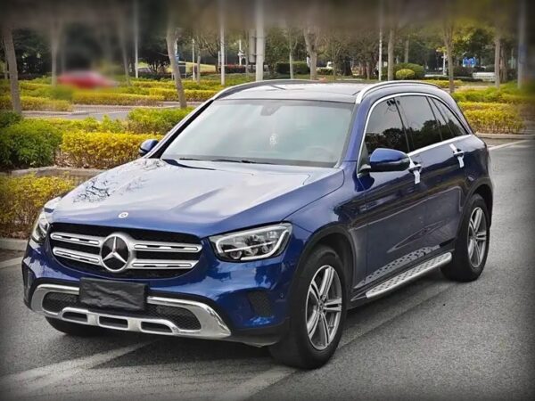 The used car Mercedes-Benz GLC with blue color