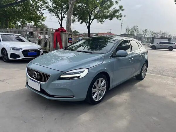 The Used car 2018 Blue Volvo V40 for sale.