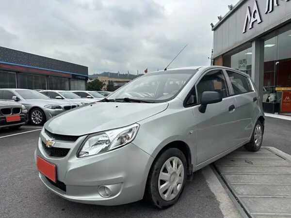 The Used car 2010 Sliver Gray Chevrolet Sail for sale.