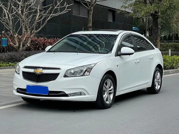 The Used car 2015 White Chevrolet Cruze for sale.
