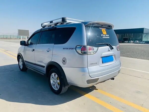 Mitsubishi Zinger