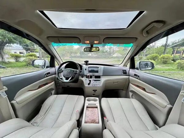 BYD M6