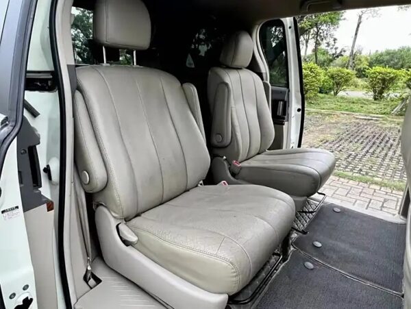 BYD M6