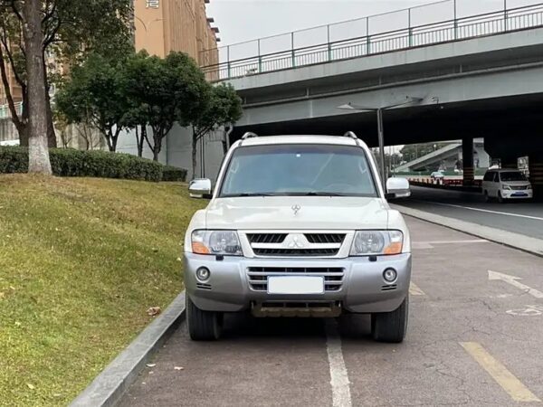 mitsubishi pajero