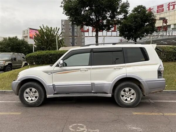 mitsubishi pajero