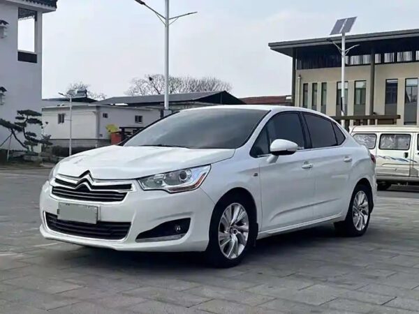 The Used car 2015 White Citroen C4L for sale.