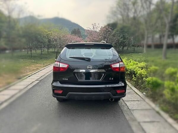 BYD S6