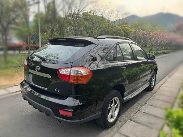 BYD S6